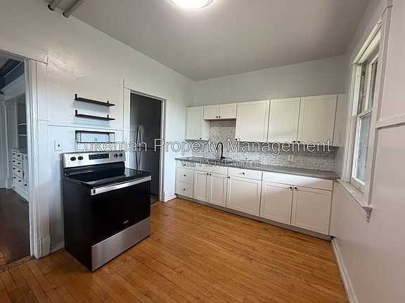 3rd image of 447 W Walnut St #8