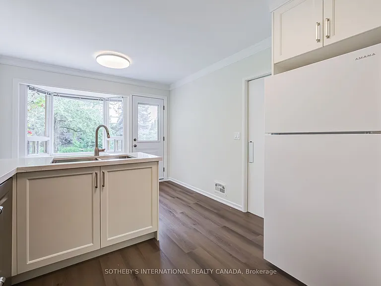 25 Abinger Cres — Photo 18