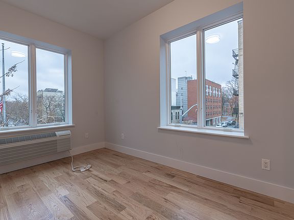 3rd image of 494 Jackson Ave #D