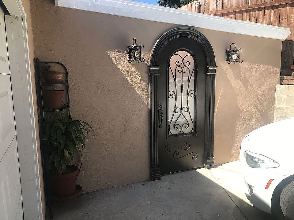 Custom wrought iron to foyer