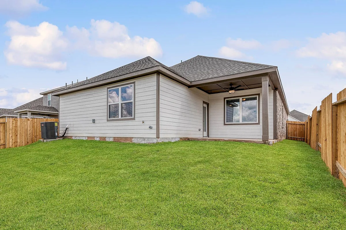 Building Photo - 15761 Bayberry Trace Dr