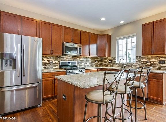 4th image of 2391 Woodside Dr