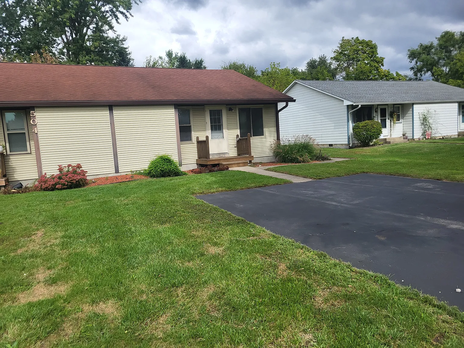 2 bed, 850 sqft, $1,100 — Photo 1
