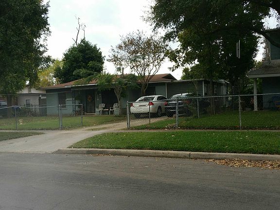 3rd image of 1806 Kendalia Ave
