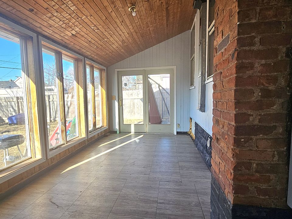 2nd image of 720 Hawthorne Ave E #2