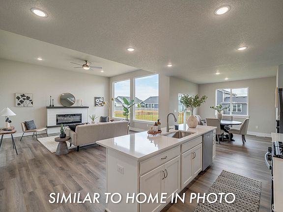 2nd image of 647 SW Cattail Rd