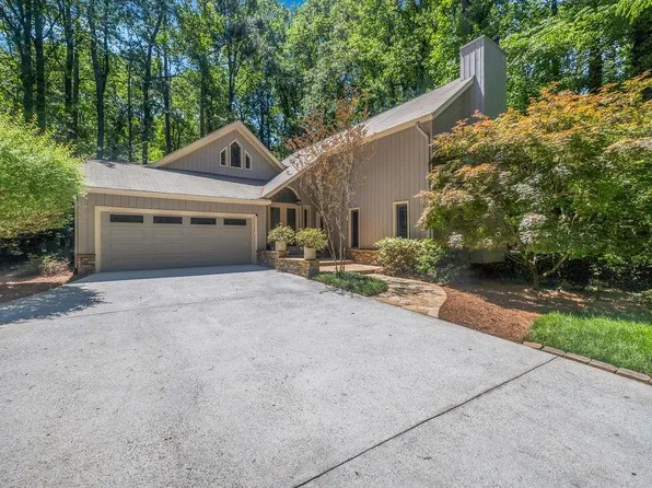 1061 Winding Branch Cir, Dunwoody, GA 30338