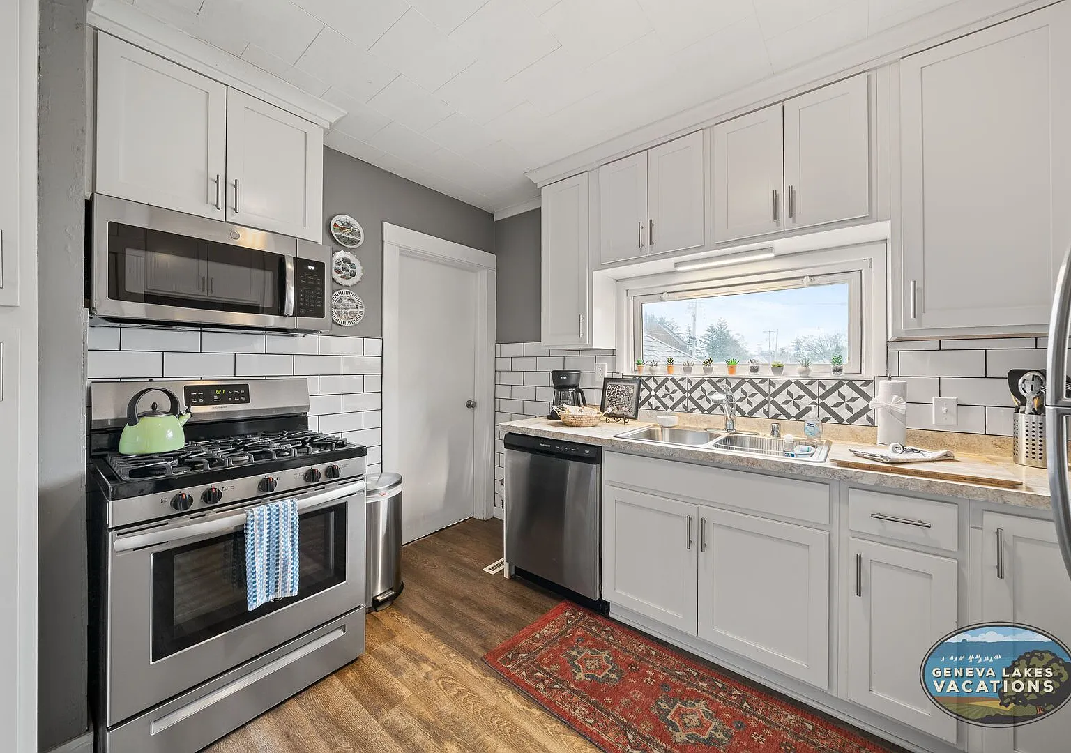 Downtown Lake Geneva Getaway Near Beach & Dining Available for Monthly & Mid-Term Rentals — Photo 4