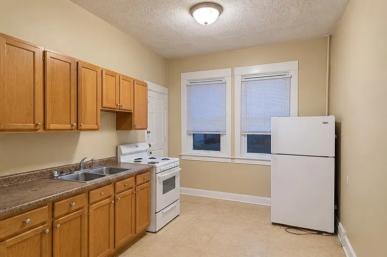 1 bed, 350 sqft, $675 — Photo 3