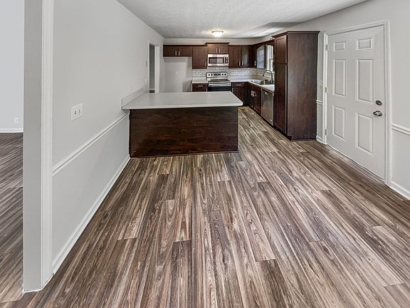 5th image of 124 Langston Ct