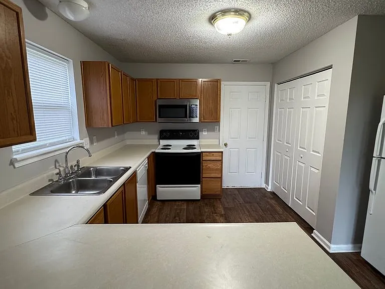 644 Springtree Ln — Photo 9