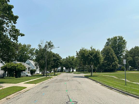 4th image of 605 Herrick Park Dr