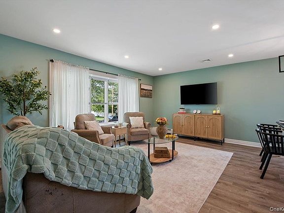 4th image of 330 Granada Parkway