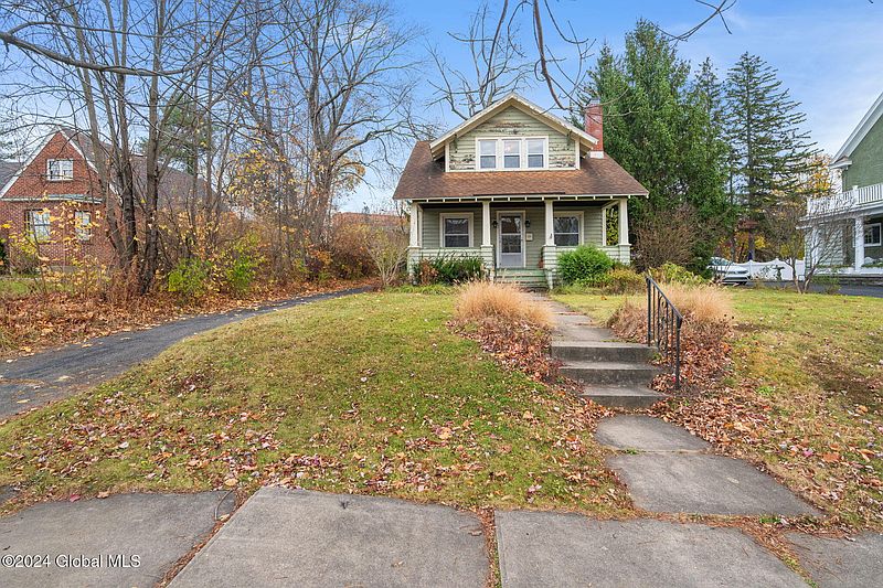 3rd image of 1572 Randolph Road