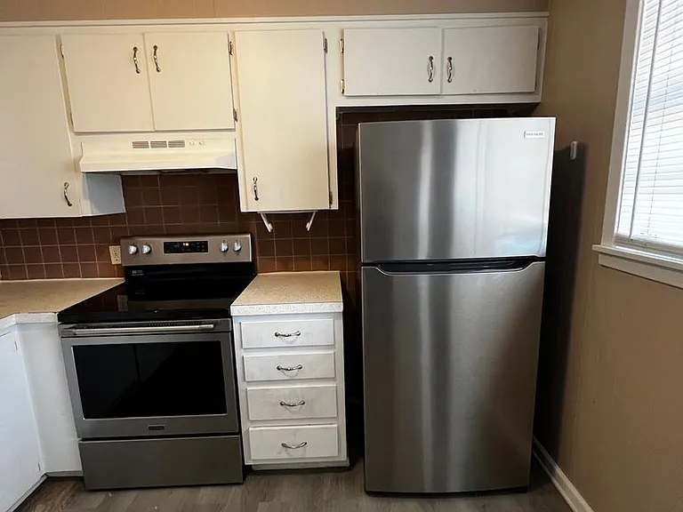 302 E Houston St — Photo 7