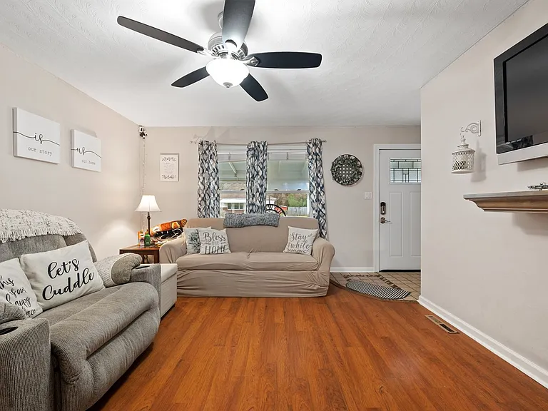 1061 Saint Julian Dr — Photo 7