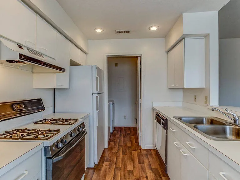 Kensington Grove Apartments — Photo 5