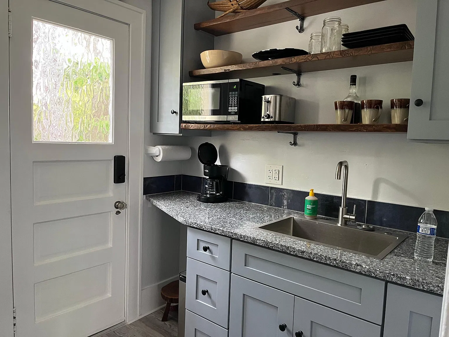 Studio, 364 sqft, $1,300 — Photo 3