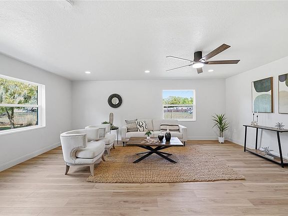 4th image of 2711 Washington Rd