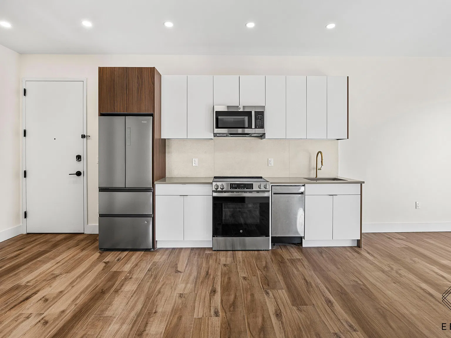 151 Hawthorne Street — Photo 3