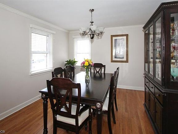 5th image of 225 Ayliffe Ave