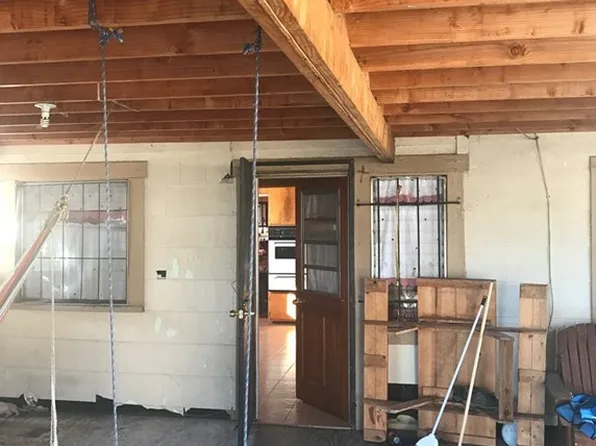 1242 E 67th St, Los Angeles, CA 90001