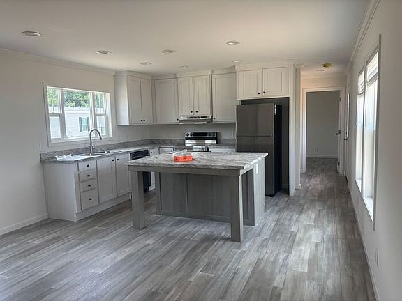 2nd image of 176 Rosewood Ct