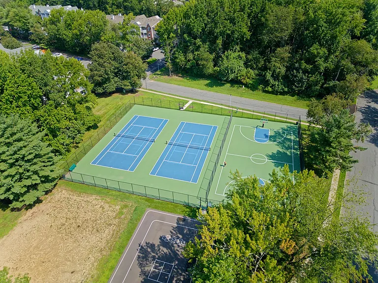 96 Versailles Ct — Photo 36