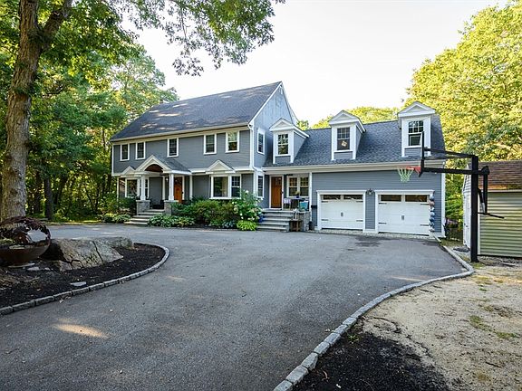 3rd image of 1 Geraldine Ln