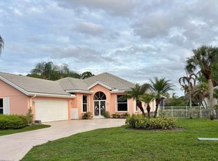 5018 SE Heartleaf Ter, Hobe Sound, FL 33455