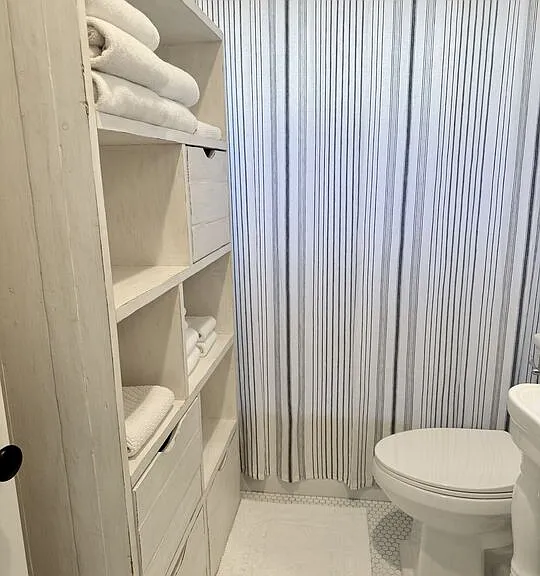 220 France Cir — Photo 22