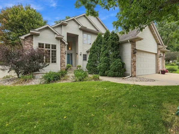 1299 Saint Patrick Way, Sun Prairie, WI 53590