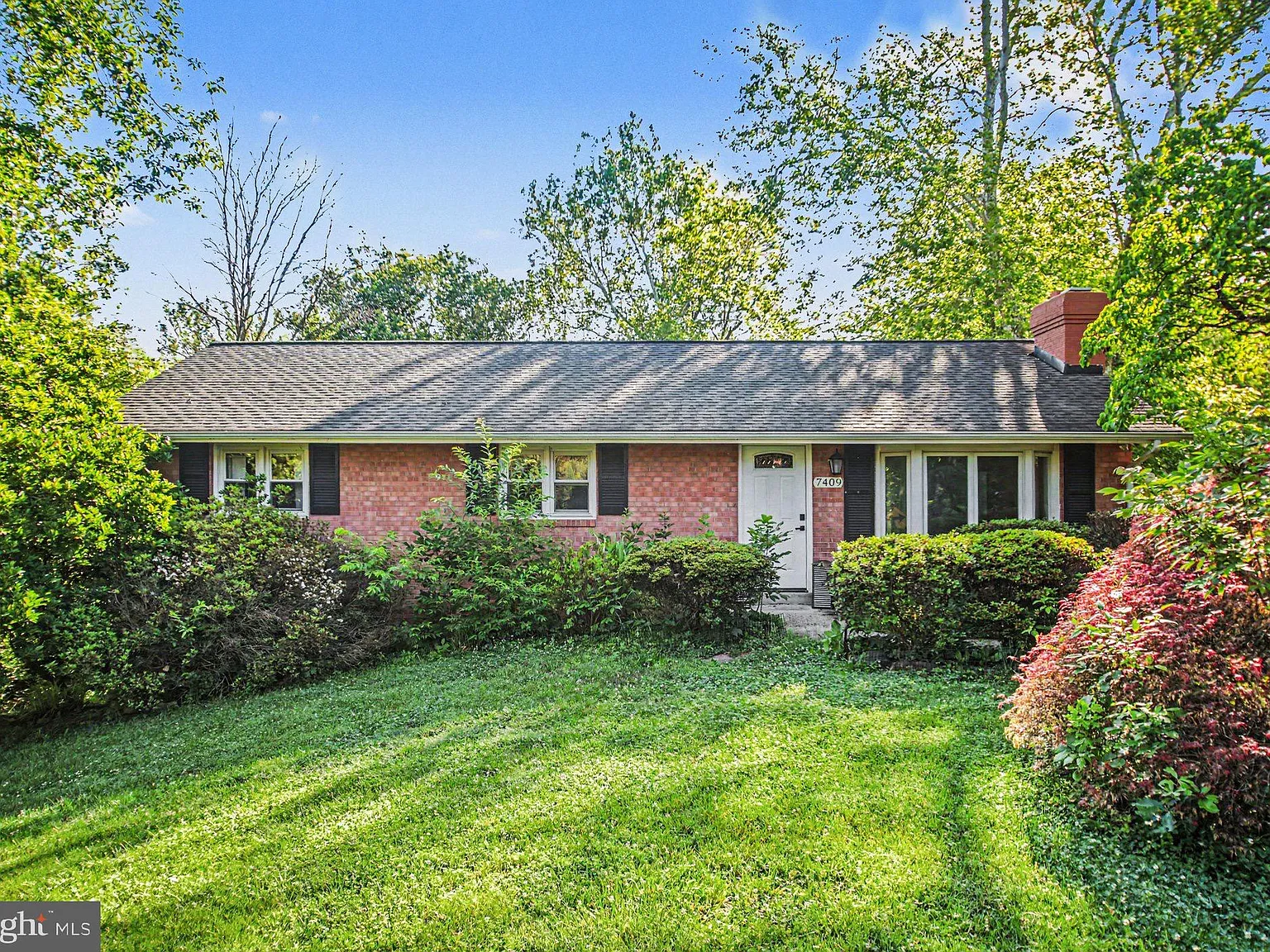 5 bed, 2.0 bath, 3070 sqft, $4,000 — Photo 1