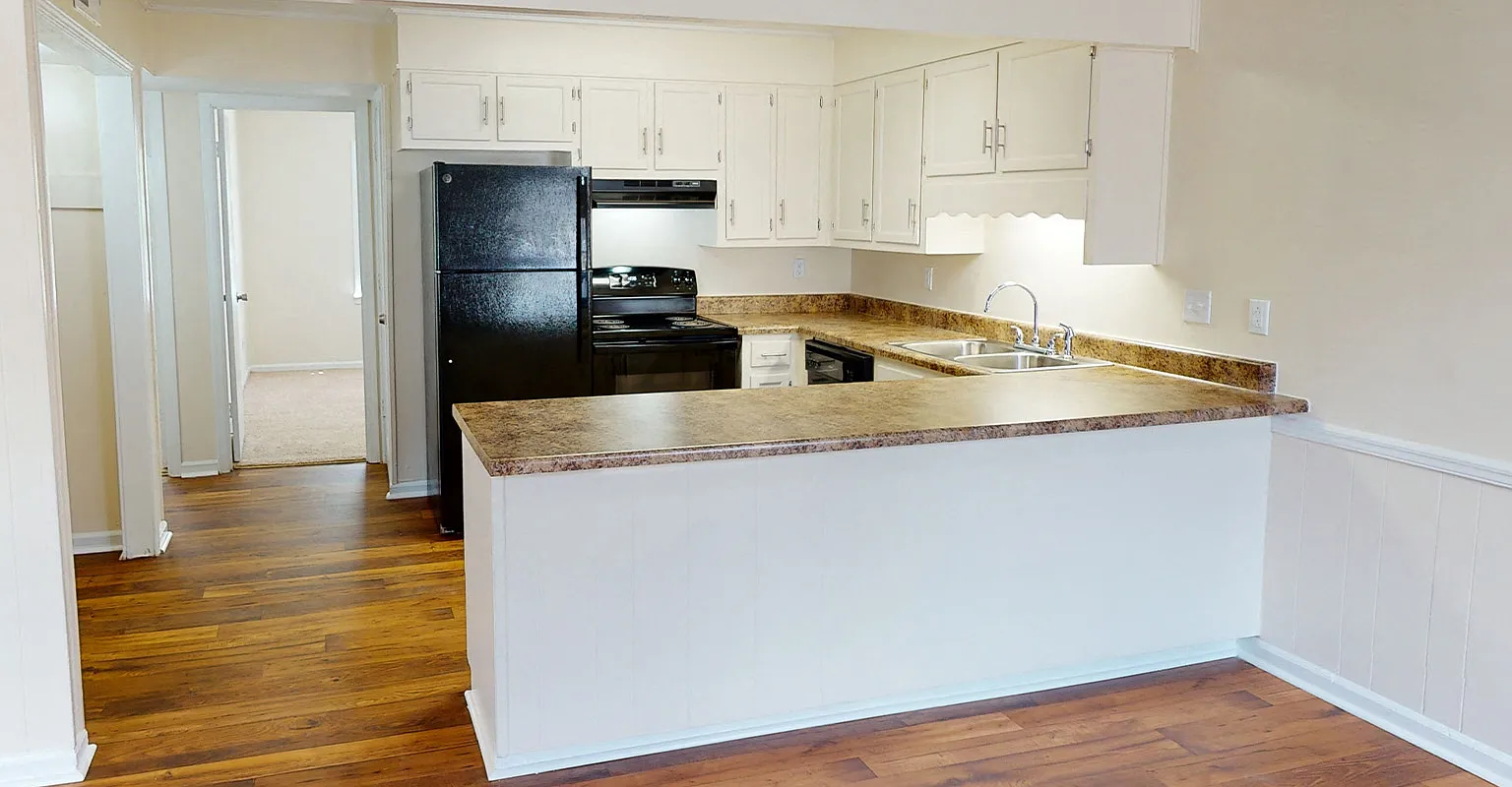 Crestmont Manor — Photo 4