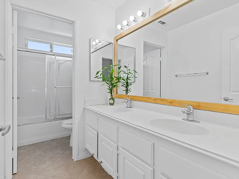13569 Kiwi Ave — Photo 17