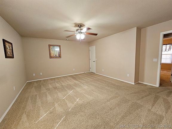 4th image of 41 W Fairlane Dr