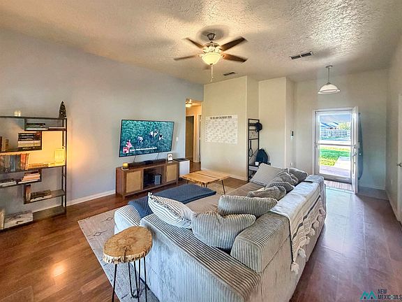 3rd image of 4633 Sandstone Dr