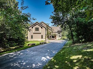 31 E Point Dr, Galena, IL 61036