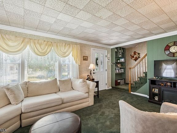 2nd image of 25 Swan Rd