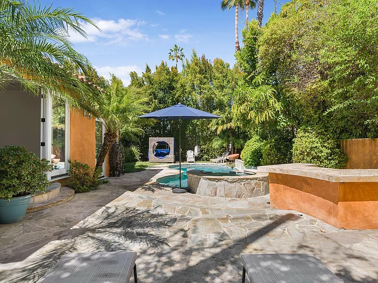 5136 Woodley Ave — Photo 6