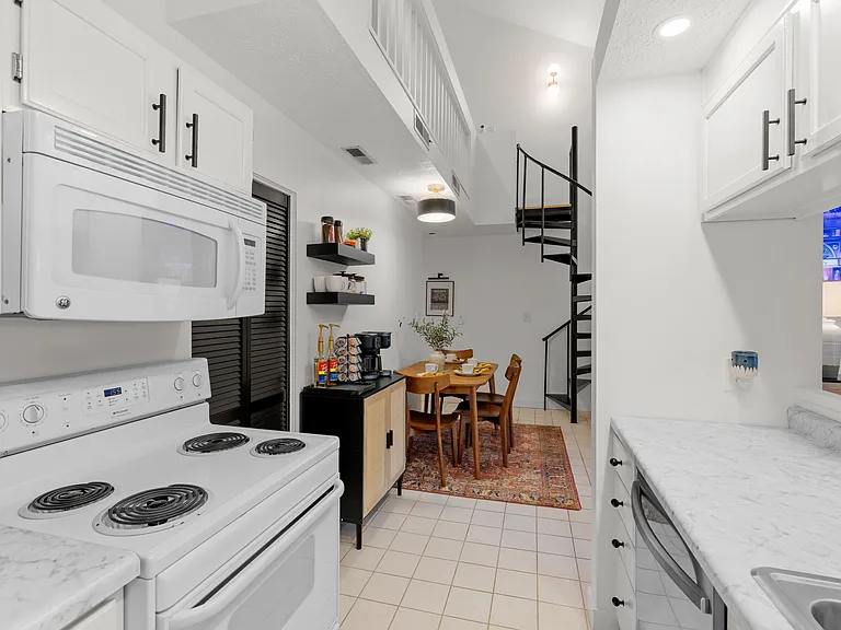 Chuck Gray Ct — Photo 17