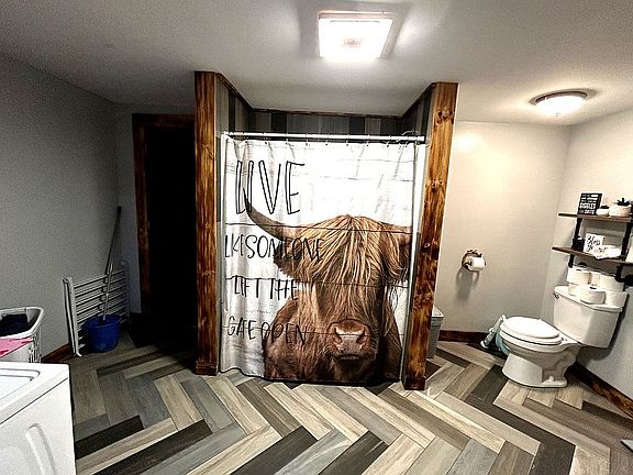 3rd image of 2171 Ayres Rd