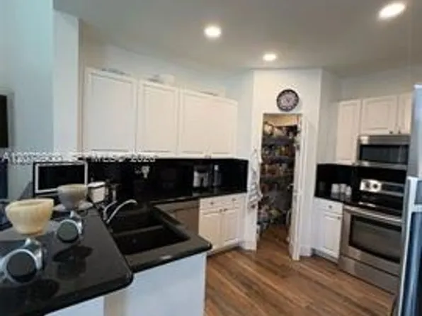 6691 NW 107th Ct #Townhouse 6691, Miami, FL 33178