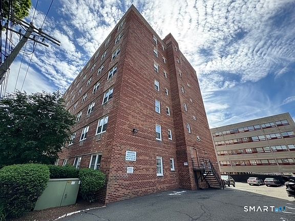 4th image of 140 Grove Street #5K