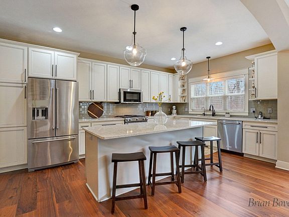 3rd image of 8535 Camelot Dr NE