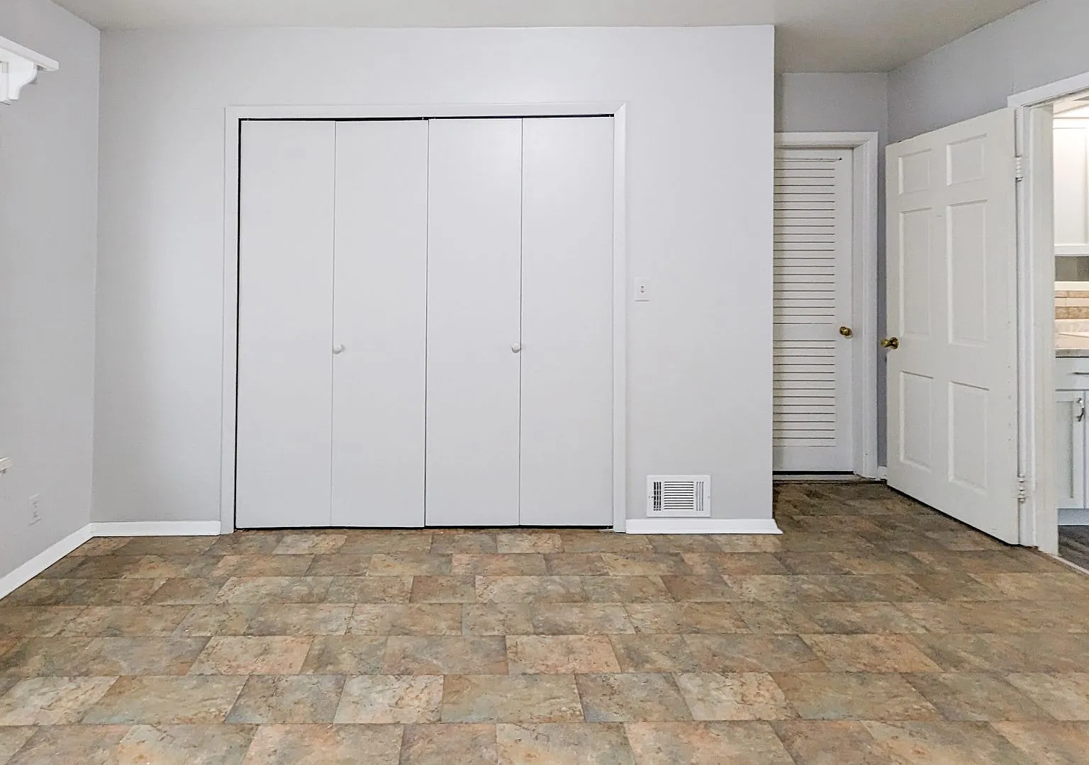 For Rent: 1408 N Lorraine! 3 Bedroom Home Available Now! Short Walk from Ball State's Campus! Upd... — Photo 4