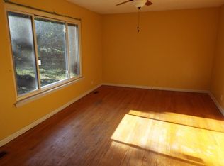 27 Crabtree Rd, Rossville, GA 30741