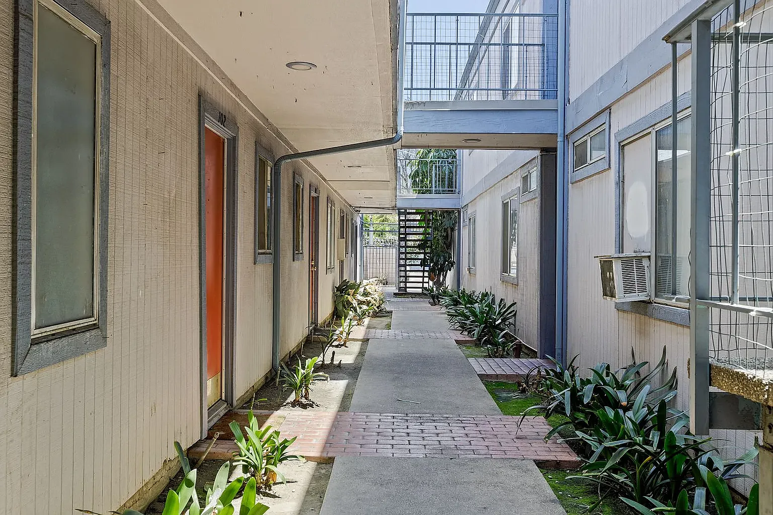 1 bed, 700 sqft, $1,700 — Photo 2