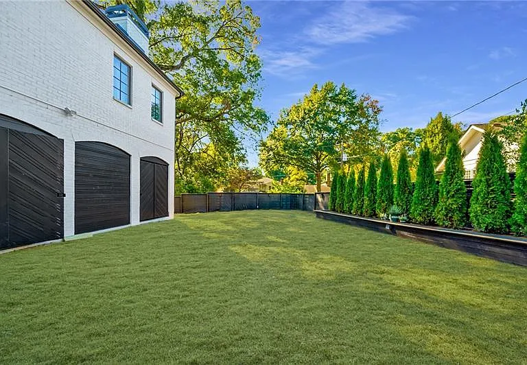 538 Park Dr NE — Photo 58
