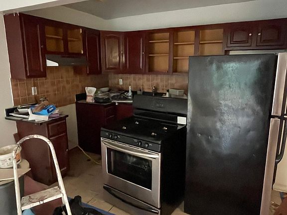 2nd image of 2827 Sedgwick Ave #2